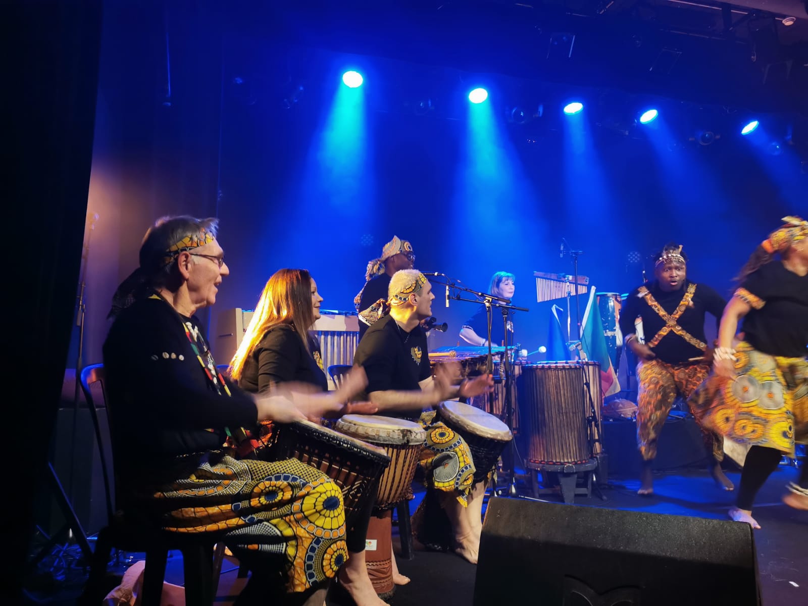 Groupe Doo Nú Wé, percussions et danse africaine, sous la direction de Freddy Tingo